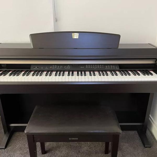 Yamaha Clavinova CLP 240 Rosewood Digital Piano