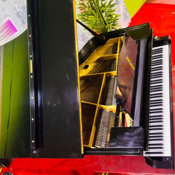 YAMAHA G5 Black Grand Piano | Used Pianos Dubai