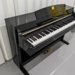 Yamaha CLP 330 Polished Ebony